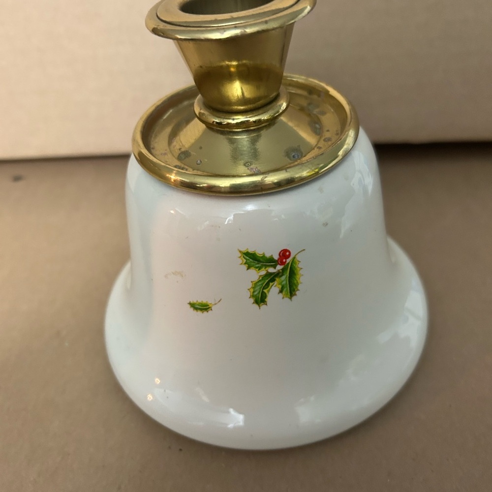 Festive White and Gold Candle Holder - Picture 7 of 7